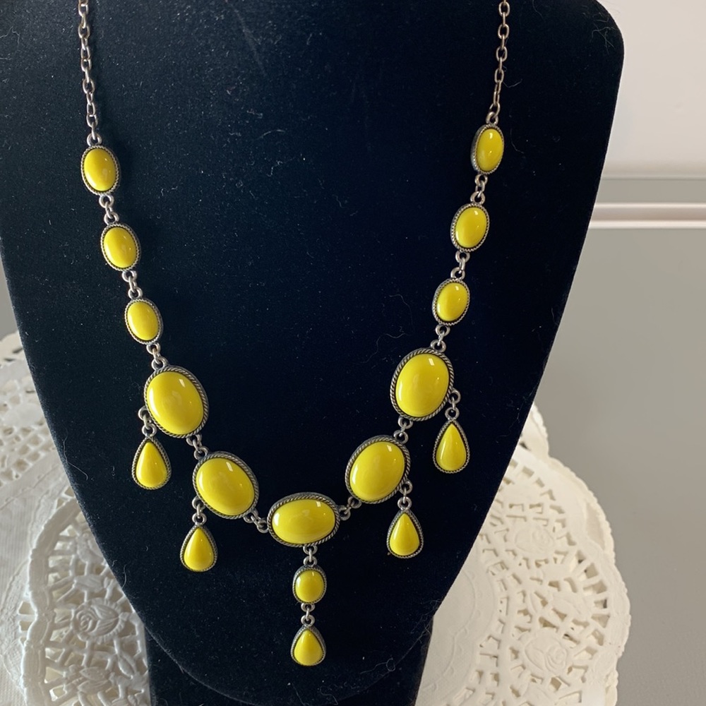 Vintage Necklace 9” Double strand 18” single strand. Beautiful yellow beads. - Picture 3 of 8